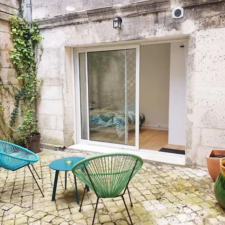 Joli T2 Centre Avec Cour, Climatisation Et Fibre