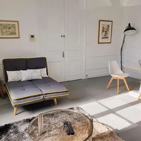 Apartment Joli T2 Centre Avec Cour, Climatisation Et Fibre Angouleme