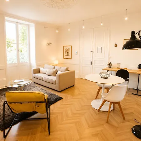 Joli T2 Centre Avec Cour, Climatisation Et Fibre Angoulême