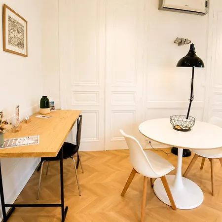 Joli T2 Centre Avec Cour, Climatisation Et Fibre * Angoulême
