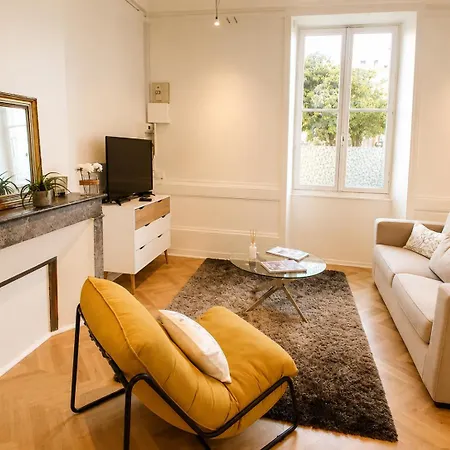 Joli T2 Centre Avec Cour, Climatisation Et Fibre