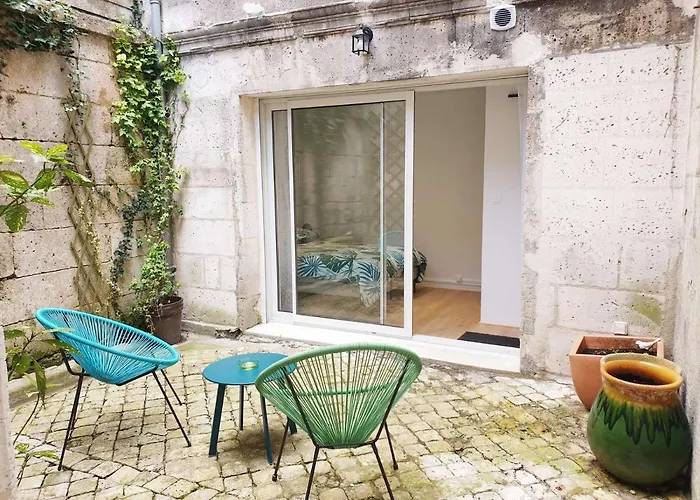 Joli T2 Centre Avec Cour, Climatisation Et Fibre